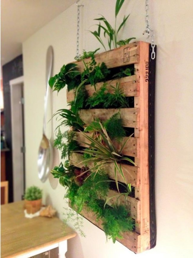 palette vertical planter 634x845 DIY: Turn Old Things Into Beautiful Flower Pots and Planters