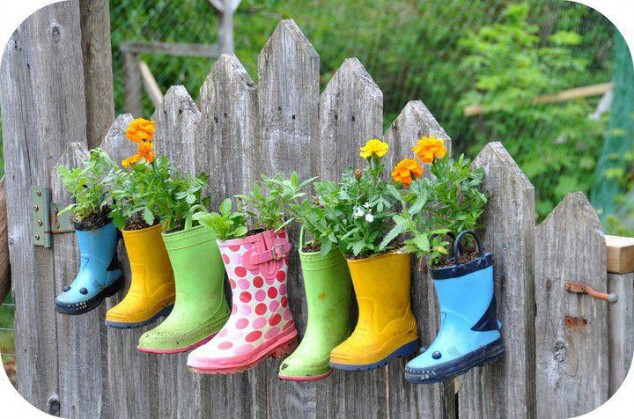 rain boots flower pots 634x419 DIY: Turn Old Things Into Beautiful Flower Pots and Planters