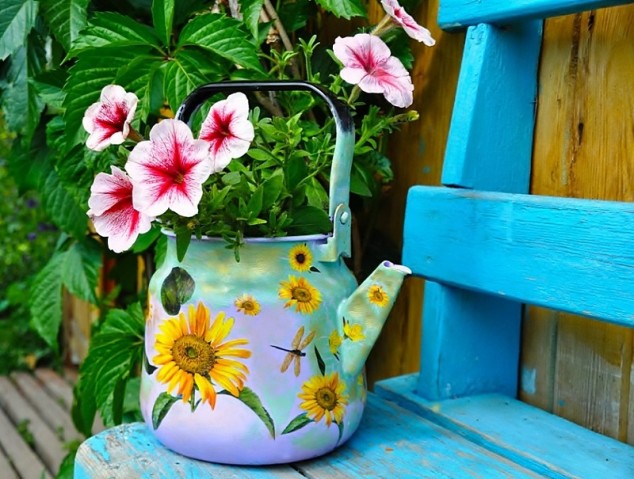 tea pot turned into a flower pot 634x479 DIY: Turn Old Things Into Beautiful Flower Pots and Planters