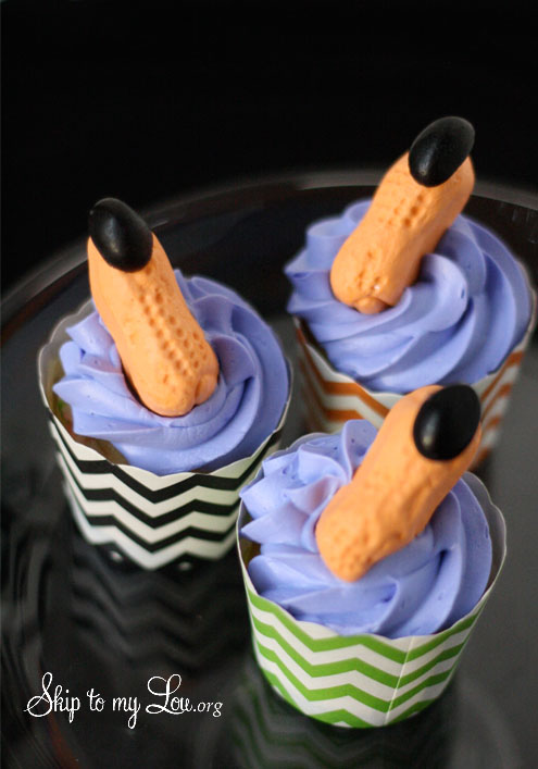 witch finger cupcakes 19 Creative Halloween Cakes And Desserts