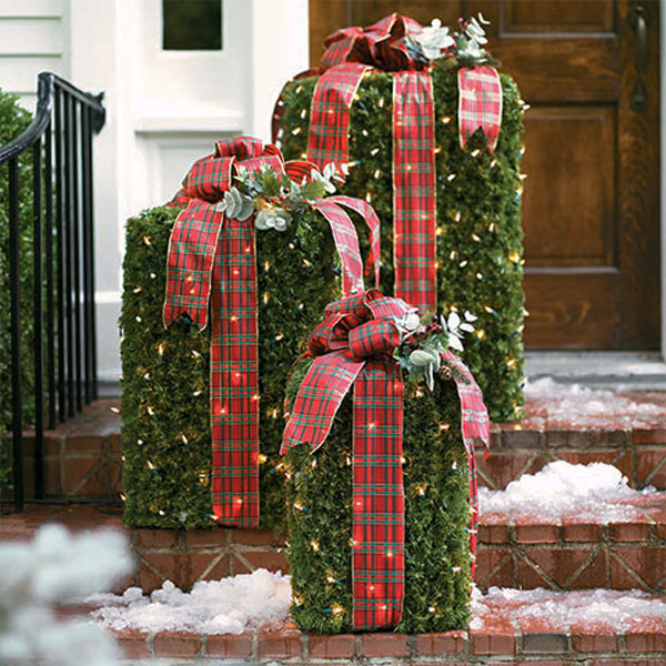 21 Sparkle And Creative Outdoor Christmas Decorations -