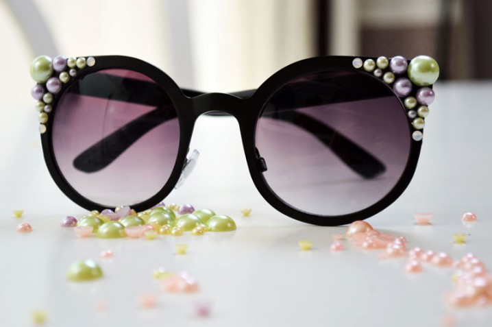 10 Creative Ways To Style Your Sunglasses