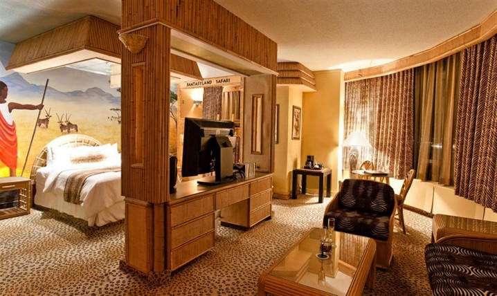 Fantasyland Hotel   Fantasy Themed Rooms