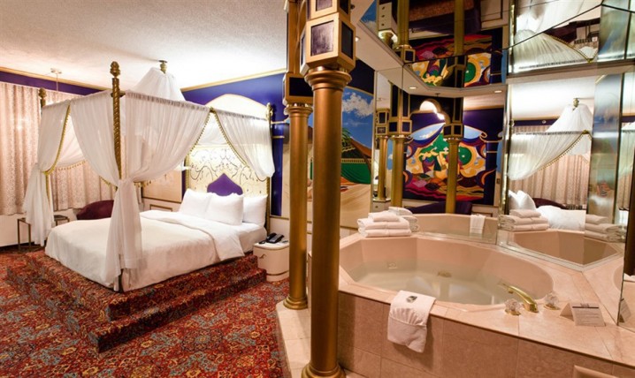 Fantasyland Hotel   Fantasy Themed Rooms