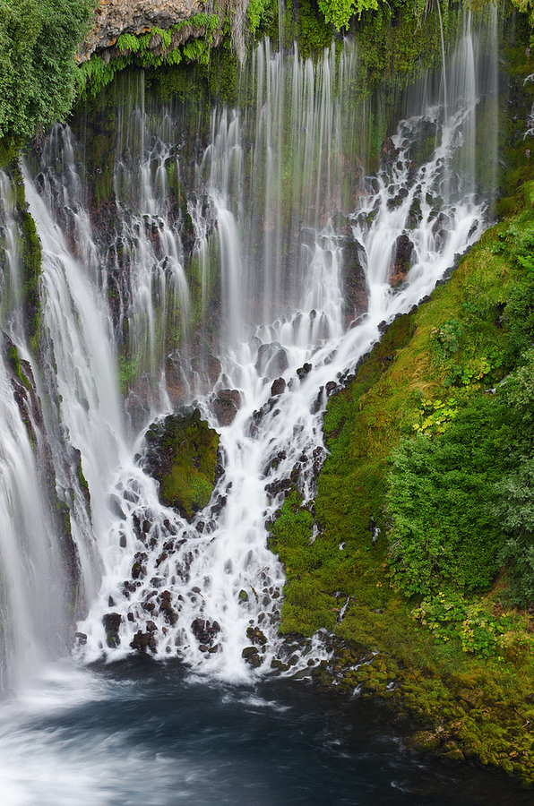 21 Breathtaking Waterfalls Around The World 