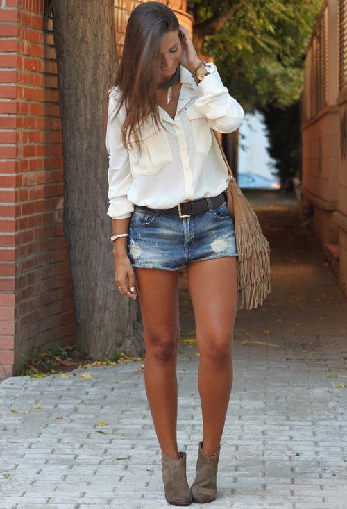Wear Your Jeans Shorts In a Different Ways 