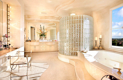19 Luxurious Bathrooms For Your Dream House