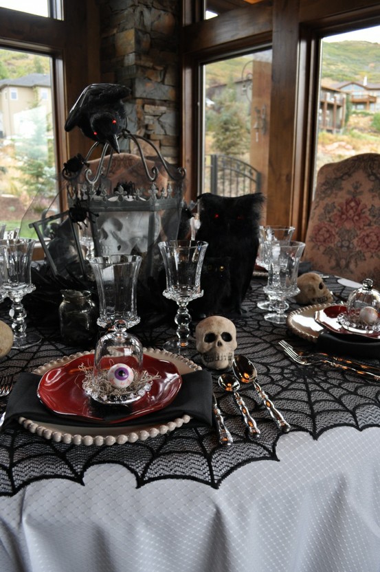 Cool And Spooky Halloween Table Decorations