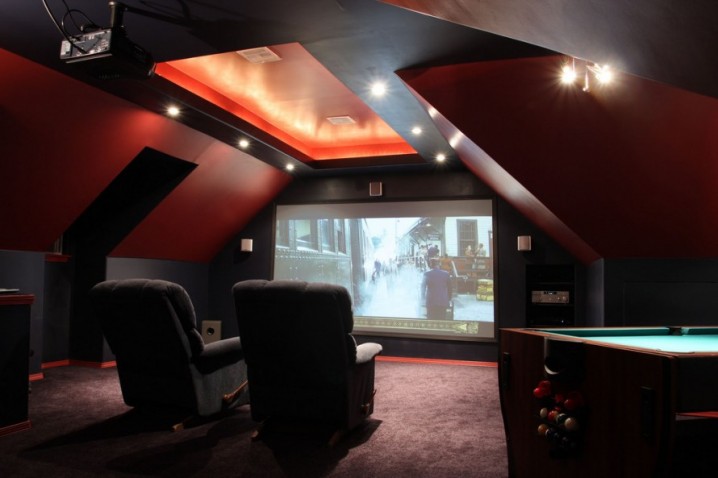 17 Outstanding Attic Home Theaters -