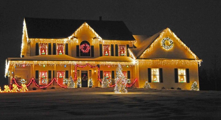 20 Mesmerizing Outdoor Christmas Lighting Ideas