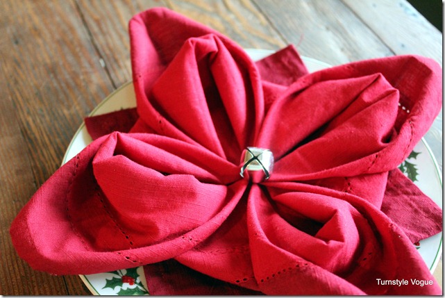 Great DIY Christmas Napkin Rings And Napkin Folding Techniques 