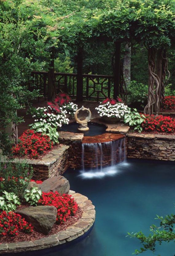 15 Fantastic Backyard Water Features