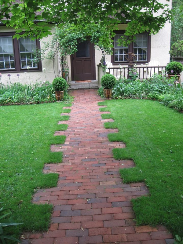 Brick Pathways For A Beautiful Look Of The Garden