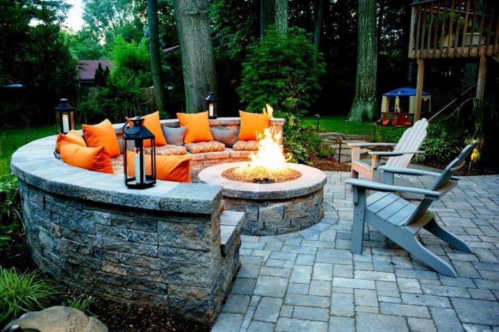 Marvelous Outdoor Seating Areas With Fire Pits That Will ...