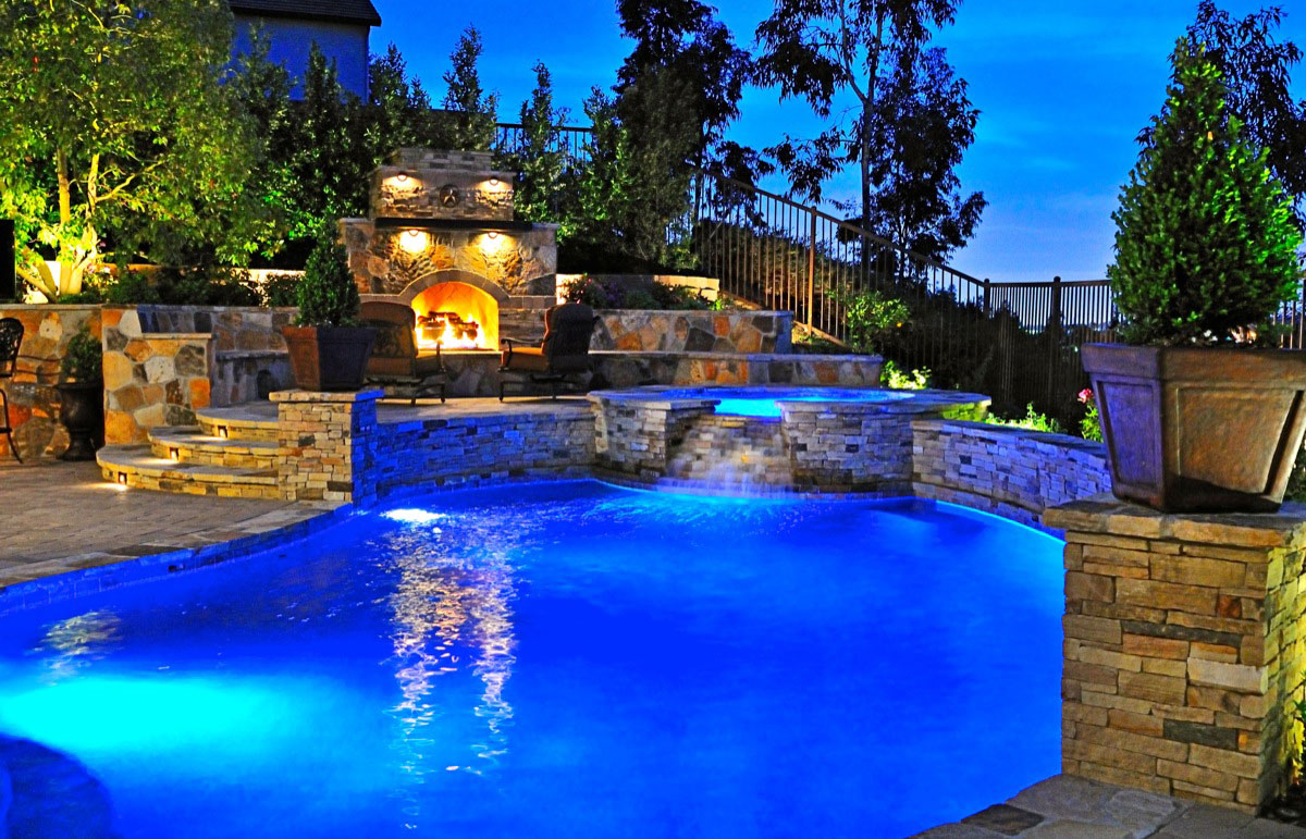 25 Ideas for Decorating Backyard Pools