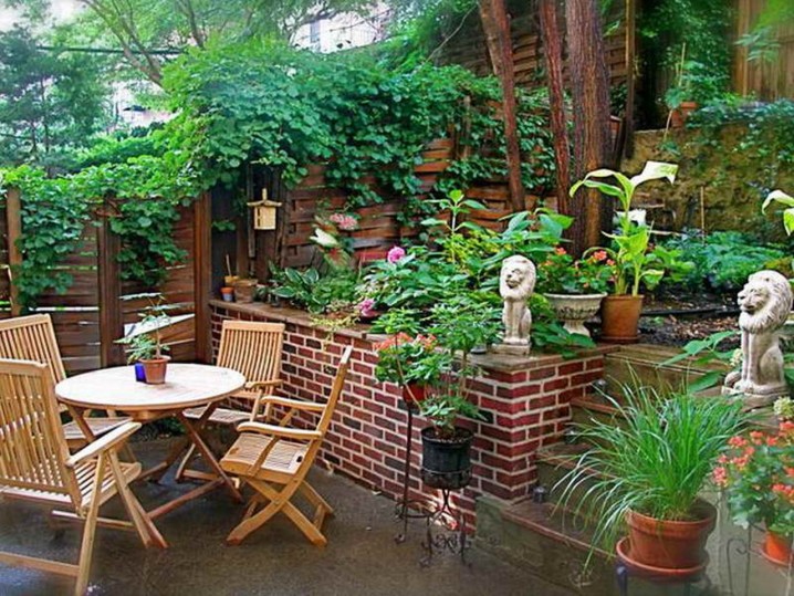 Turn Your Backyard Into a Relaxing Outdoor Living Area