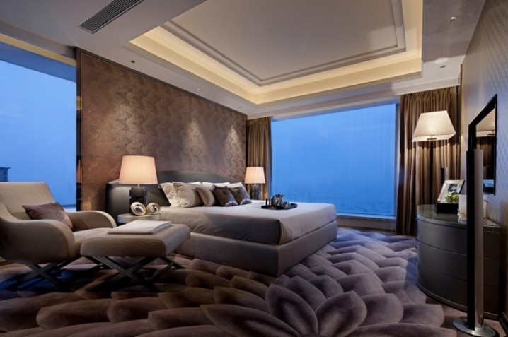 10 Fascinating Mansion Master Bedroom Designs