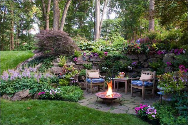 10 Great Fire Pit Ideas For Your Backyard